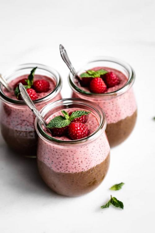 Chocolate raspberry chia pudding