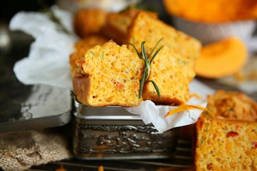 Pumpkin Chilli Mini Cakes with Nutritional Yeast and Herbs